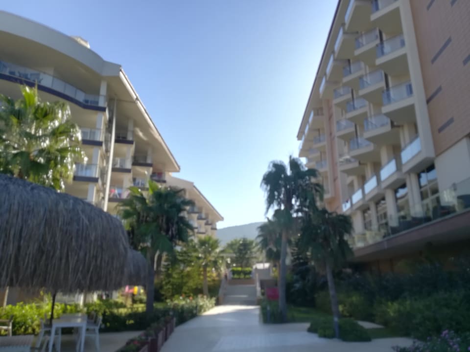 Gartenanlage Ramada Resort Kusadasi & Golf
