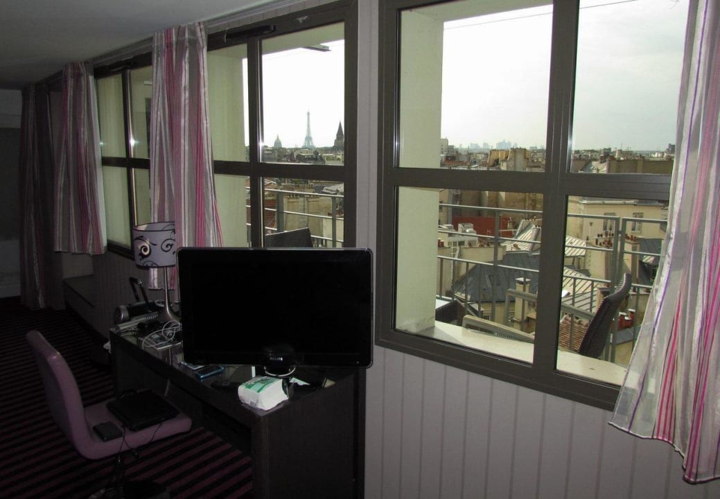 Executive balcony room #804 with Eiffel view Hotel Holiday Inn Paris Notre Dame