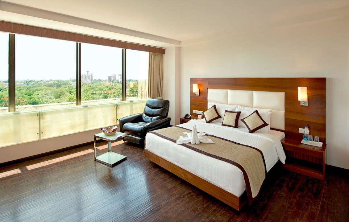 Club Executive Hotel Sandy's Tower