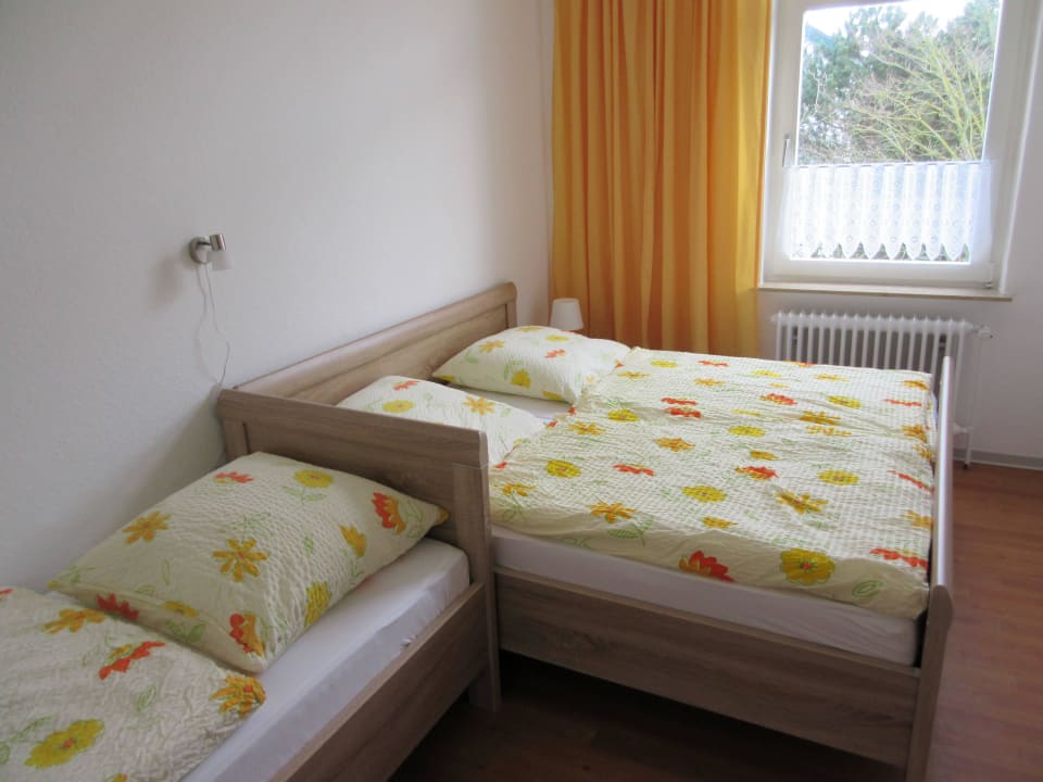 Wohnung Nr. 6 mit Balkon Schlafzimmer Ferienwohnungen Haus Albatros