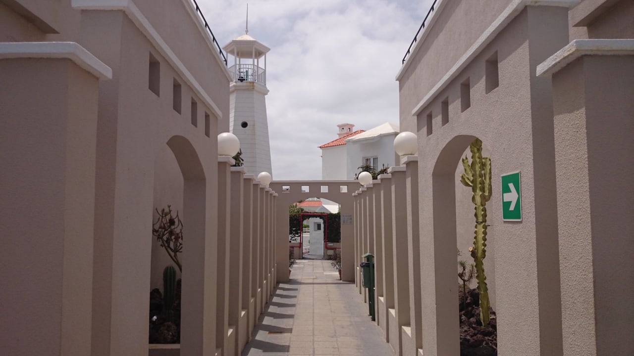 Durchgang zum Nachbarhotel  Lagos de Fañabé Beach Resort