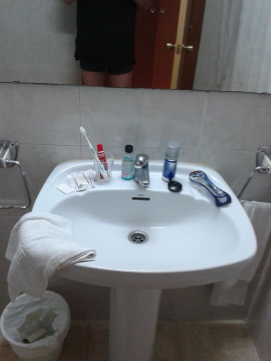 Moderner Waschtisch Hotel Surf Mar