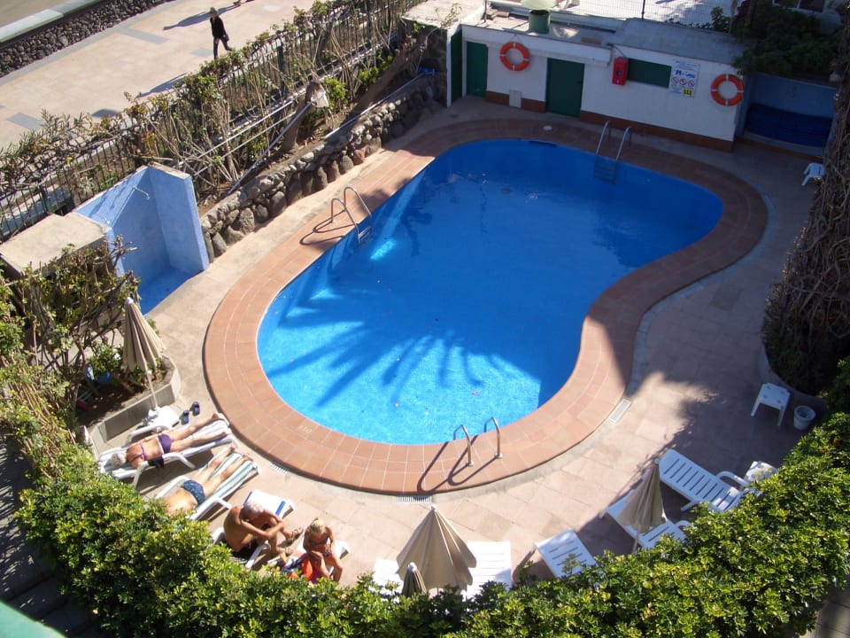 Blick der Dachterrasse auf den Pool Hotel San Nicolas