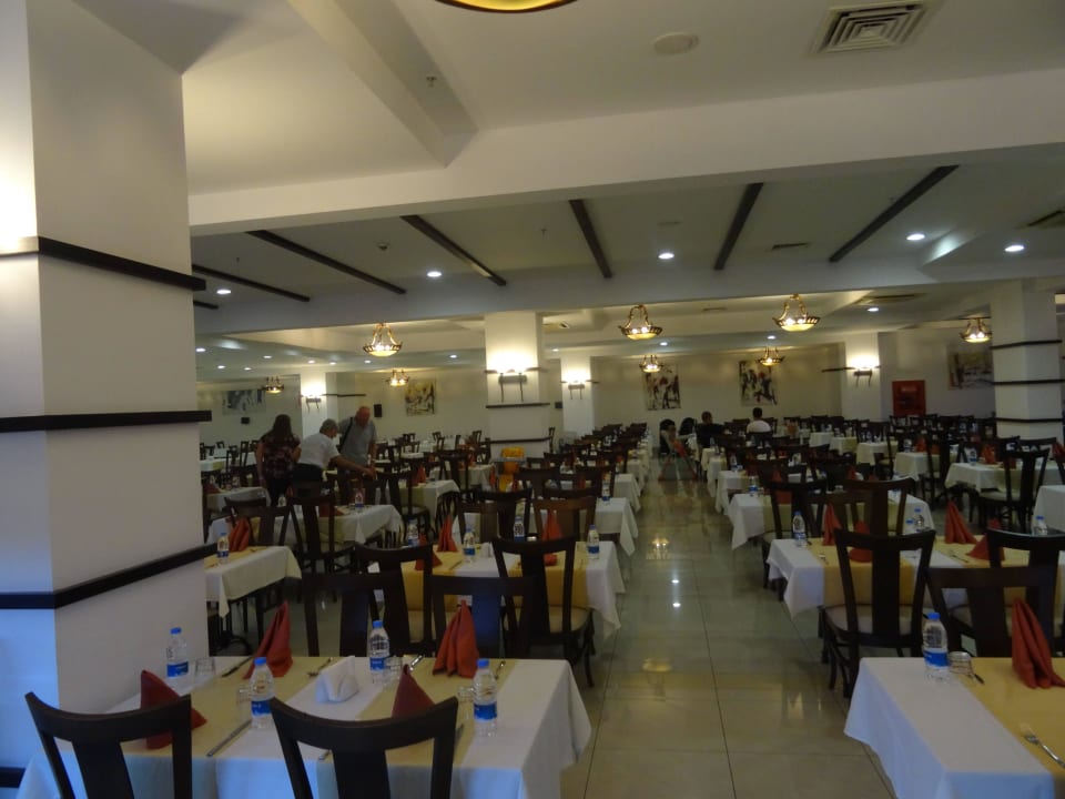 Sitzplätze im Restaurant Hotel Süral Resort