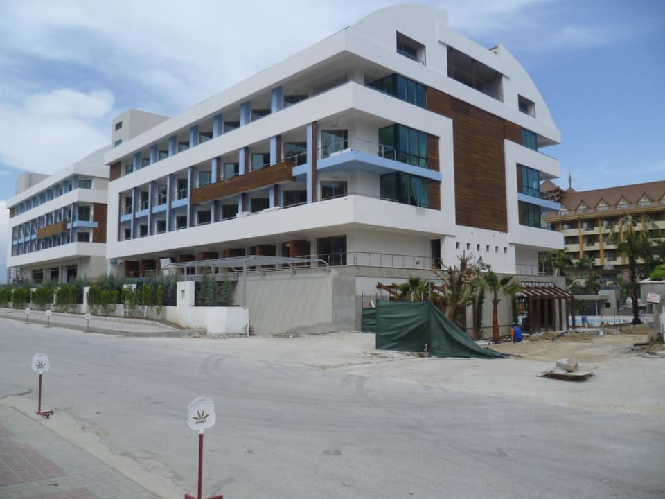 26.05.2011 Port Side Resort Hotel