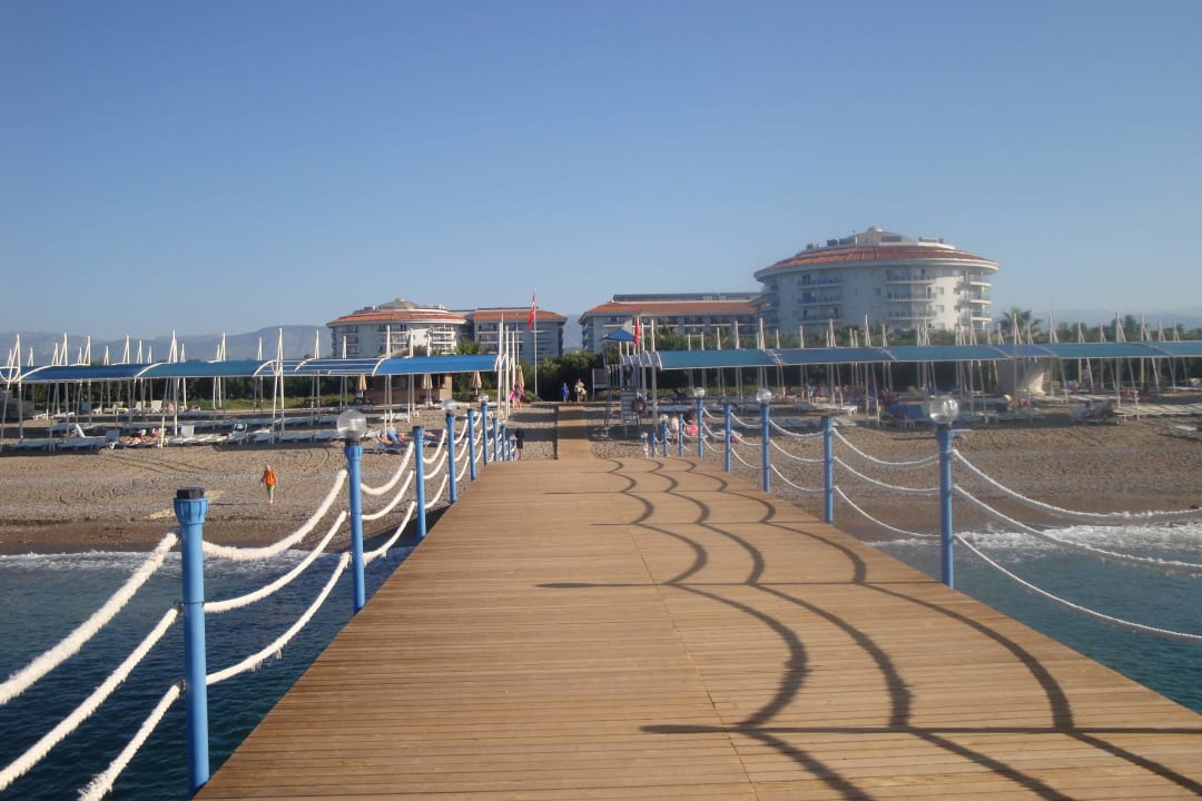 Steg - Ausblick auf Hotel Seaden Sea World Resort & Spa