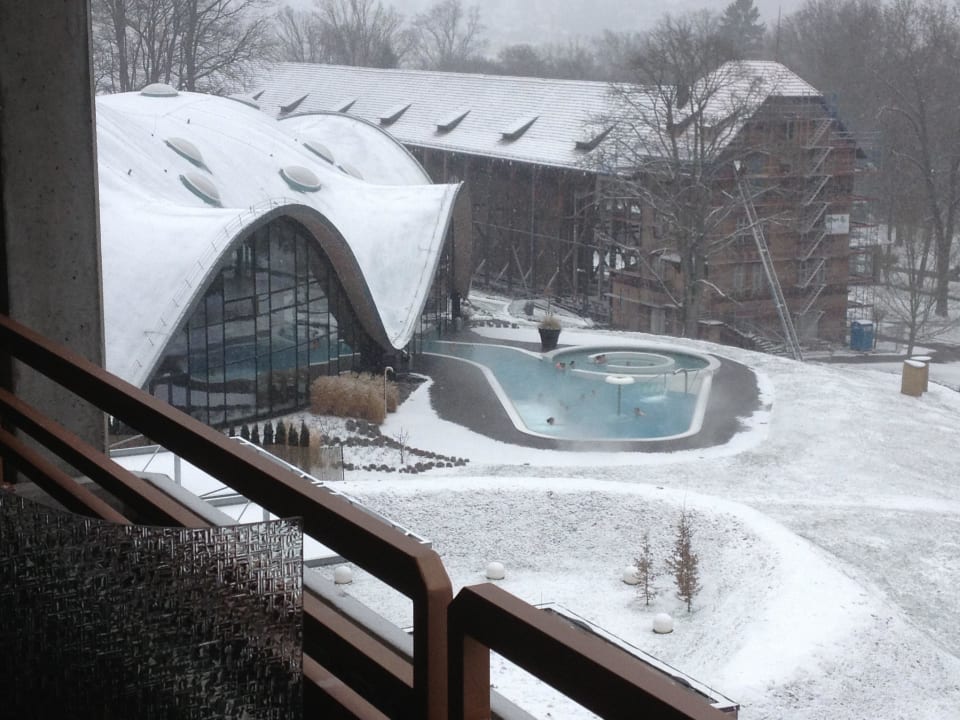 Blick auf die Therme Hotel an der Therme Bad Orb