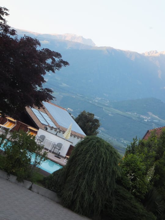 Gartenanlage mit Pool Pension Golser