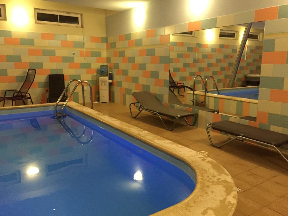 Pool und Liegen Hotel Castle Residence Praha