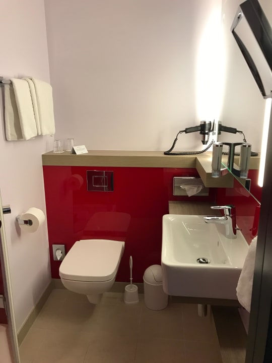 Bad IntercityHotel Frankfurt Airport