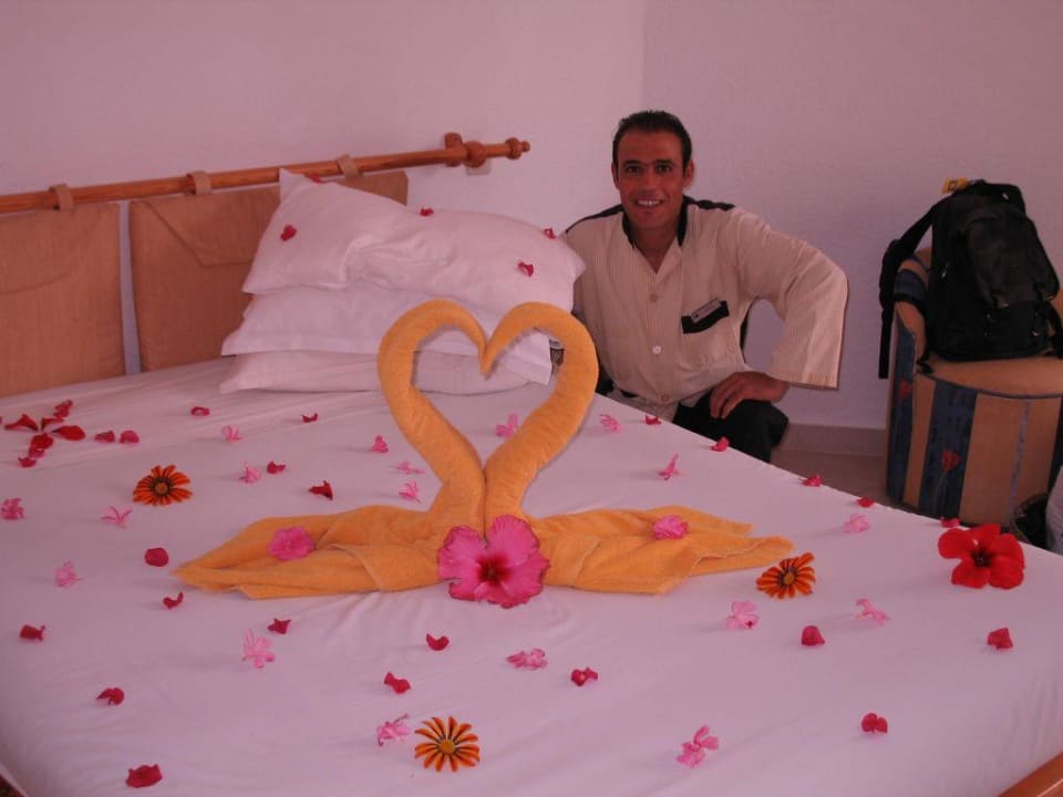 Bettdekoration nach erster Nacht Hotel Eden Star