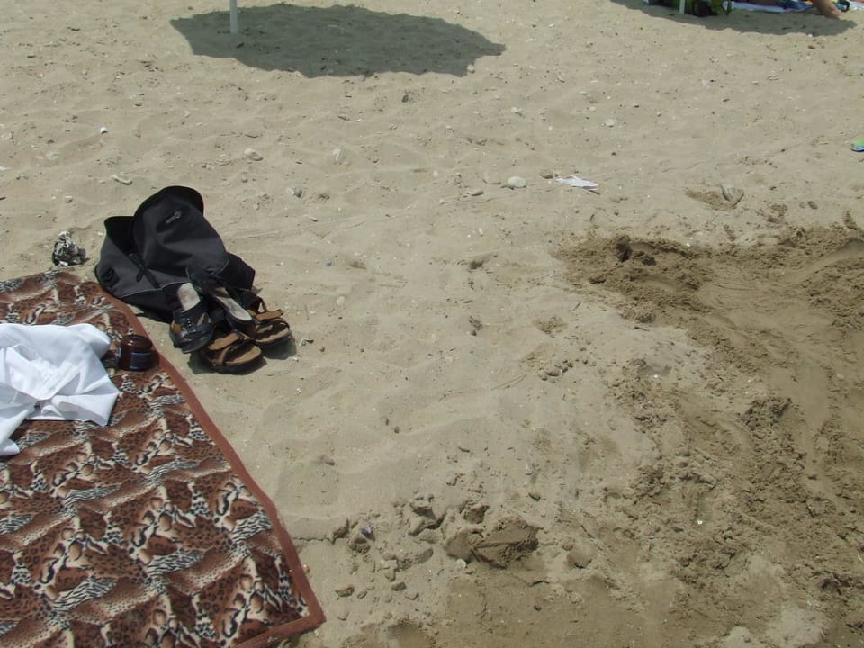 Sznurek wytyczający odległość od parasoli  Hotel Esperanto