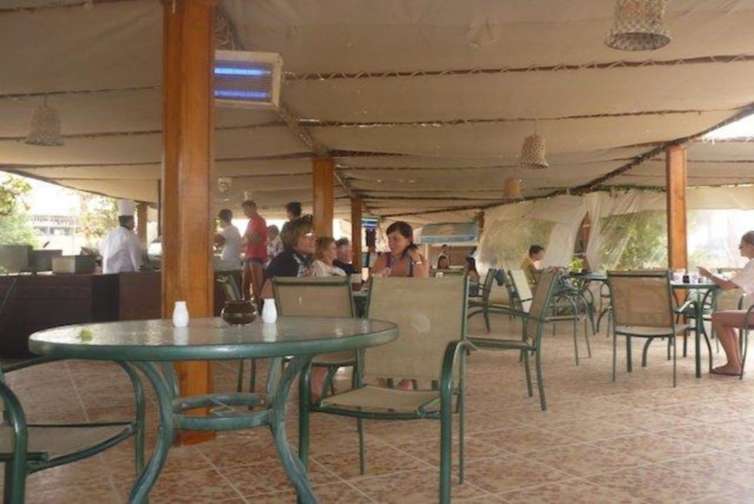 Strandrestaurant Malikia Resort Abu Dabbab