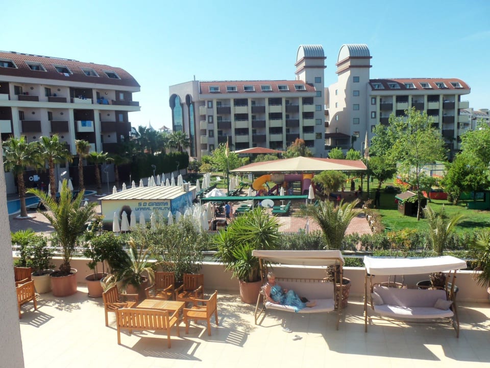 Vom Zimmerbalkon Hane Family Resort