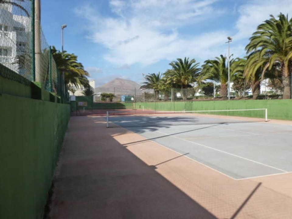 Deux terrains de tennis et basket Hipotels La Geria