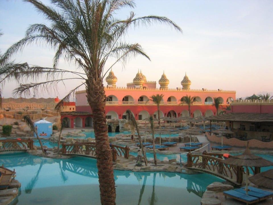 Blick auf den Hauptpool Pickalbatros Alf Leila Wa Leila Resort - Neverland Hurghada