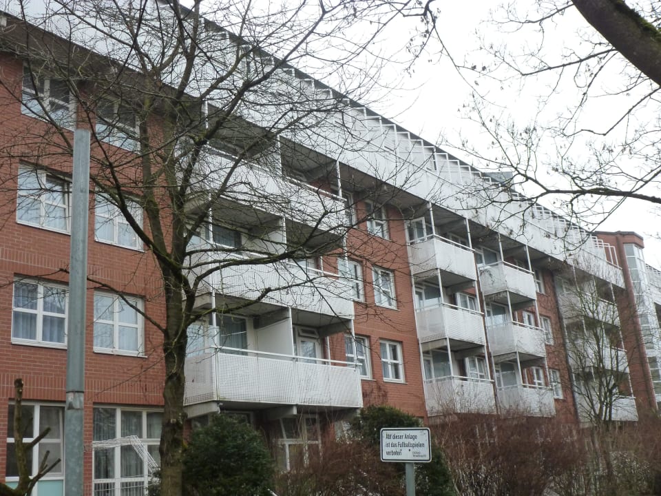 Blick auf die Balkone des Hotels  Living Hotel am Olympiapark