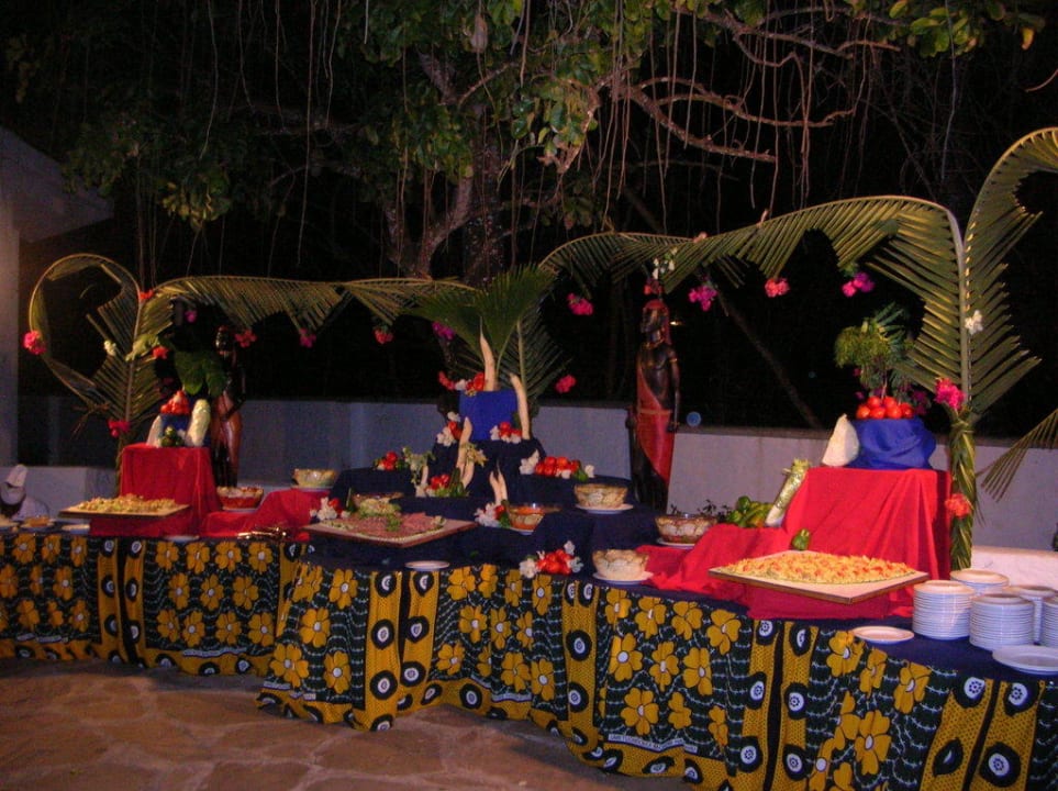 Nett angerichtet zur Afrika-Nacht Hotel Diani Sea Lodge