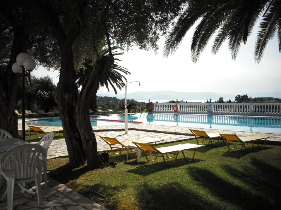Pool mit fabelhaftem Ausblick Paradise Hotel Corfu