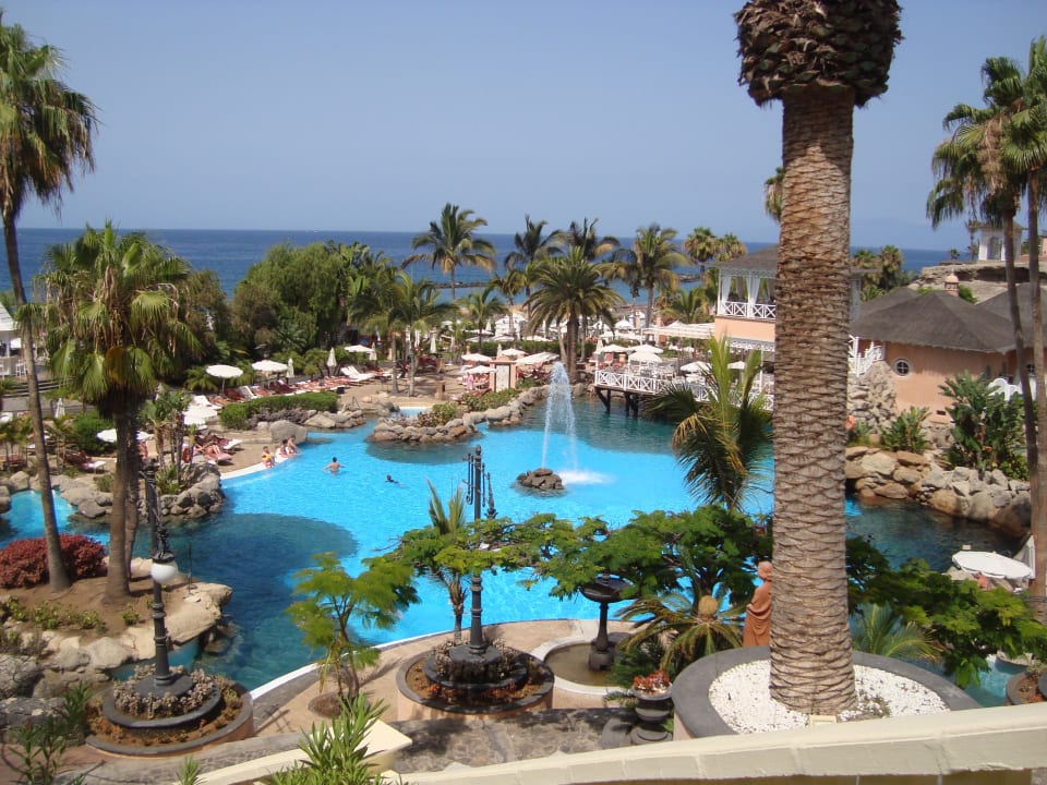 Garten und Pool im unteren Bereich Bahía del Duque