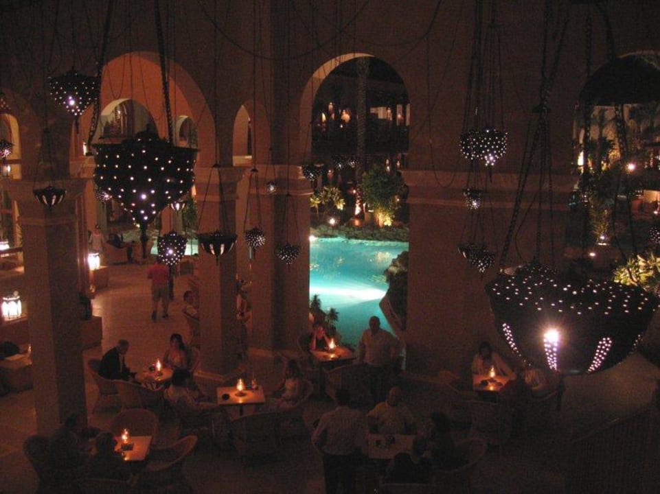 Bar bei Nacht Ghazala Gardens