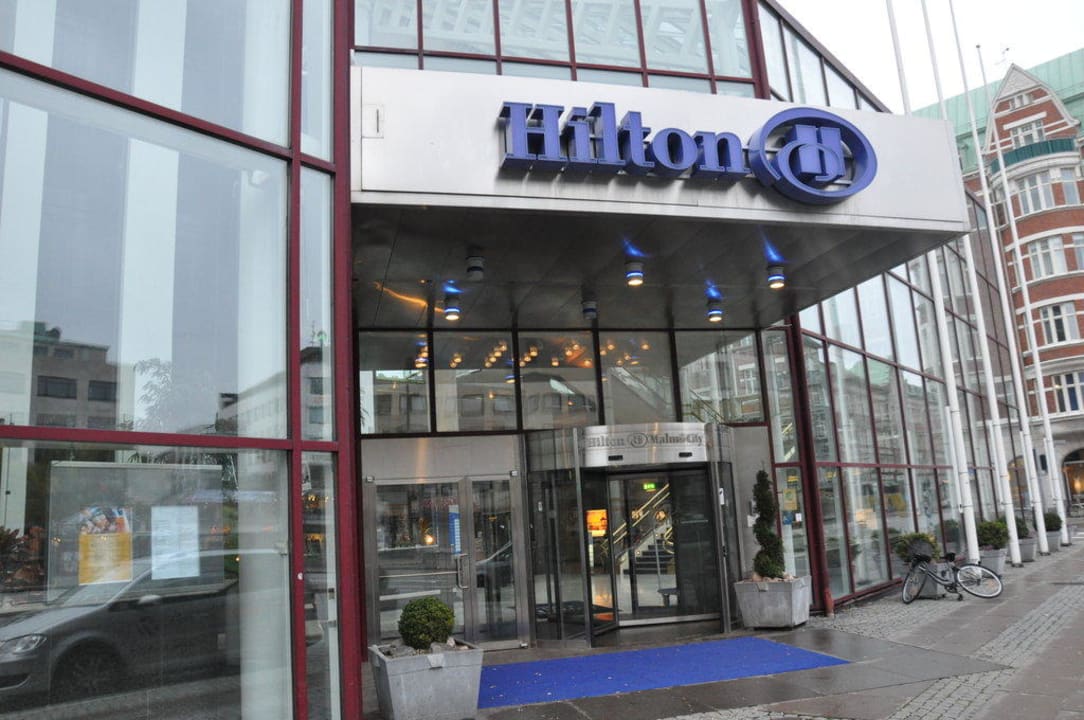 Przed wejściem Scandic Triangeln