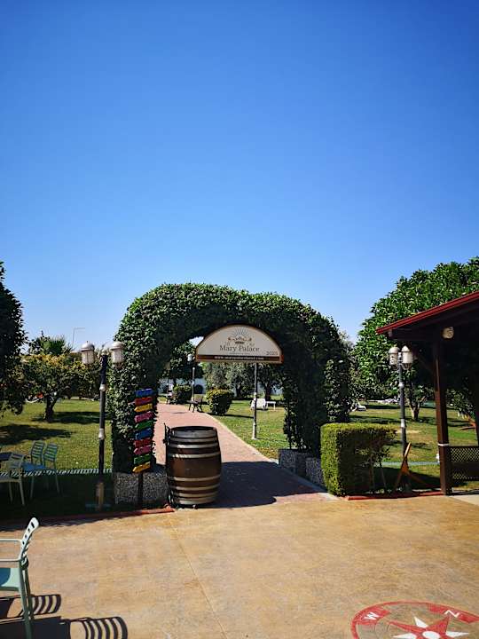 Gartenanlage Mary Hotel Side