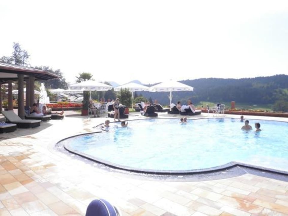 Der neue Außenpool mit traumhaftem Ausblick Schwarzwald Resort Dollenberg