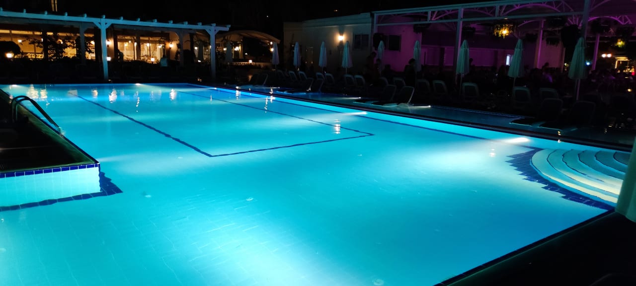 Pool Karmir Resort & Spa