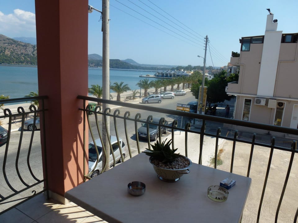 Ausblick vom Balkon, wunderschöne Rattangarnitur  Hotel Tourist