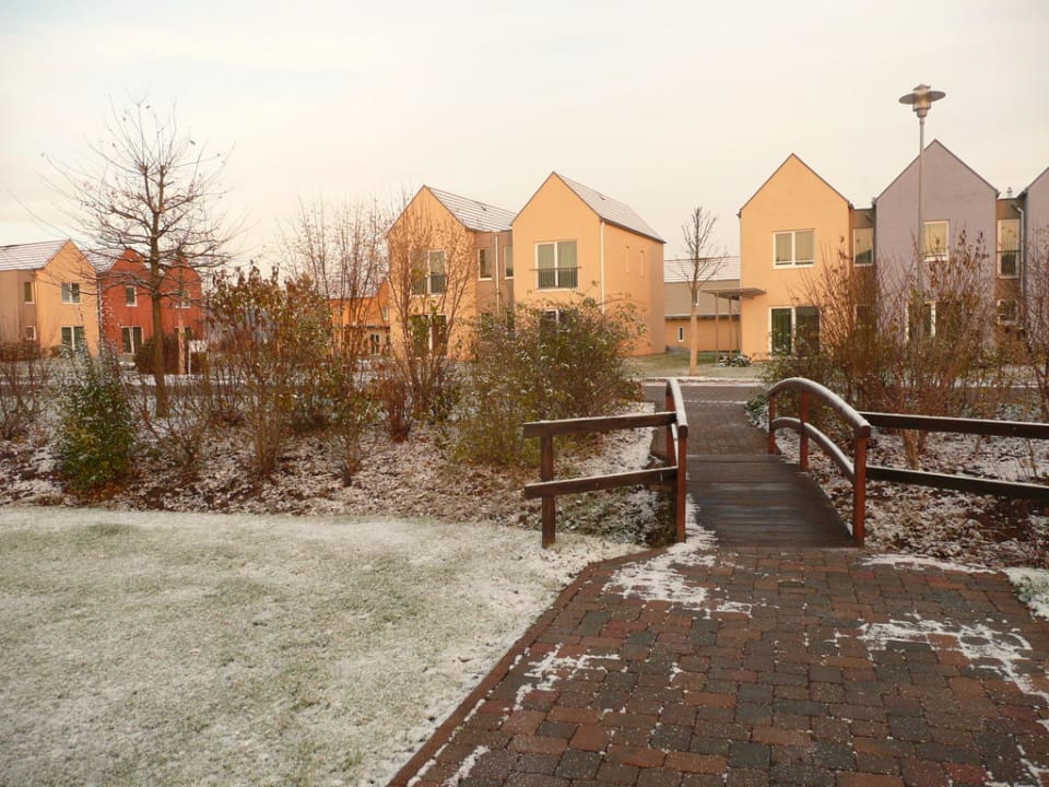 Weg zwischen Hauptgebäude und den Wohnungen Eurostrand Resort Moseltal