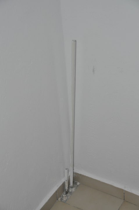 Erwähnte Rohre im Zimmer Hotel Maria's House