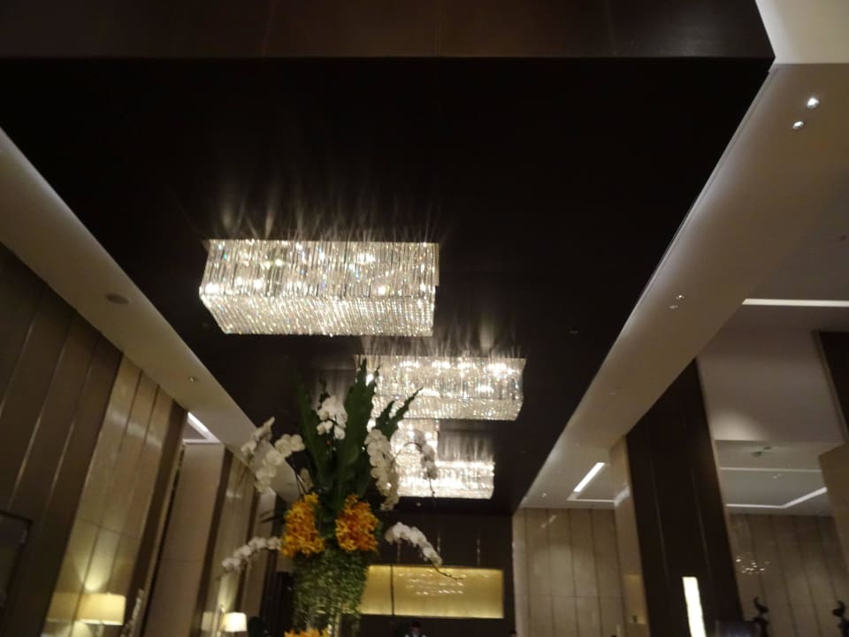 Leuchter in Lobby Eastin Grand Hotel Sathorn