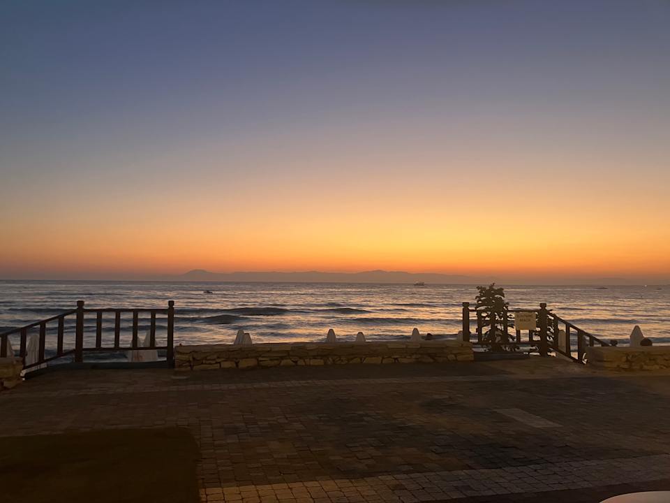 Strand Side Star Beach