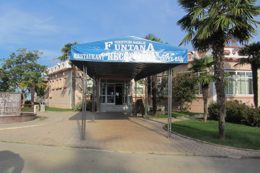 Eingang zum Haupthaus Maistra Select Funtana All Inclusive Resort