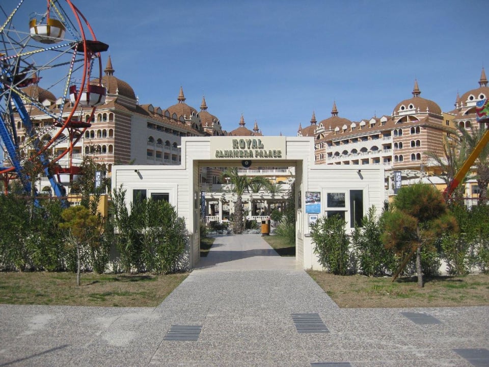 Eingang von Strand aus Royal Alhambra Palace