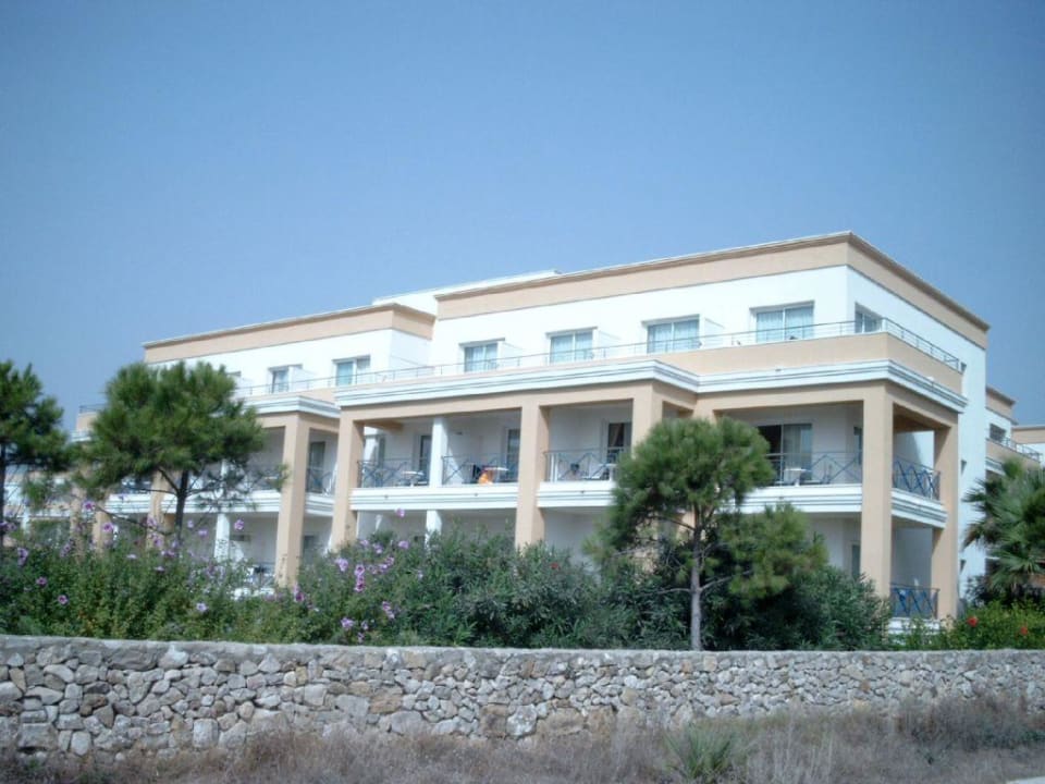 Aussenansicht vom Strandweg her Hipotels Barrosa Garden