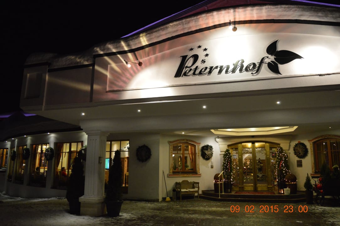 Hoteleingang des Haupthauses Wohlfühlresort Peternhof