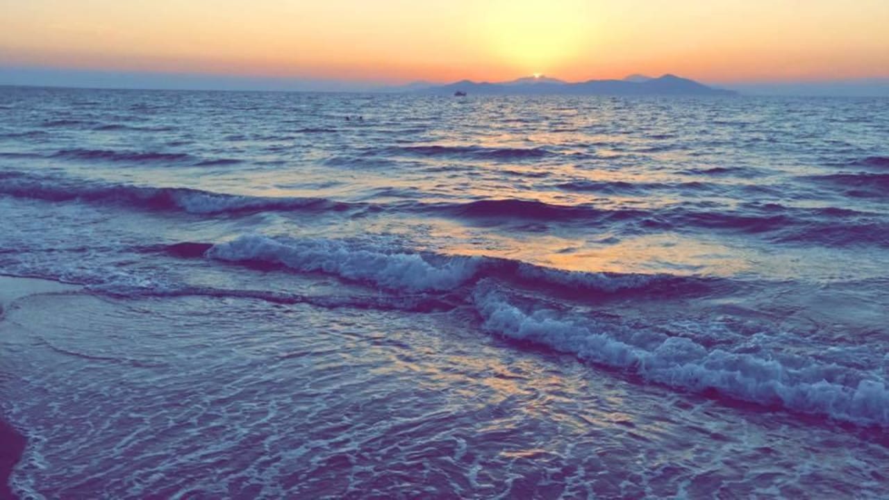 Zachód słońca na hotelowej plazy Blue Lagoon Resort