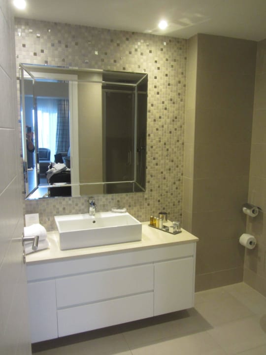 Panorama Junior Suite Badezimmer Ikos Olivia