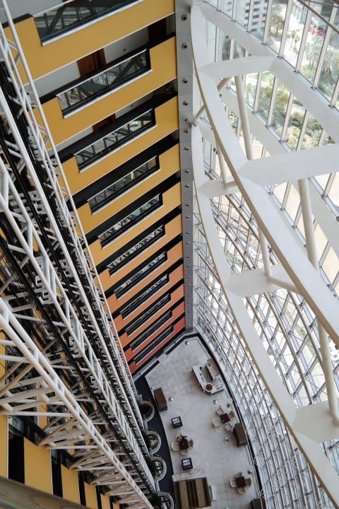 Offene Lobby, Blick aus 23. Etage Hotel Jumeirah Emirates Towers
