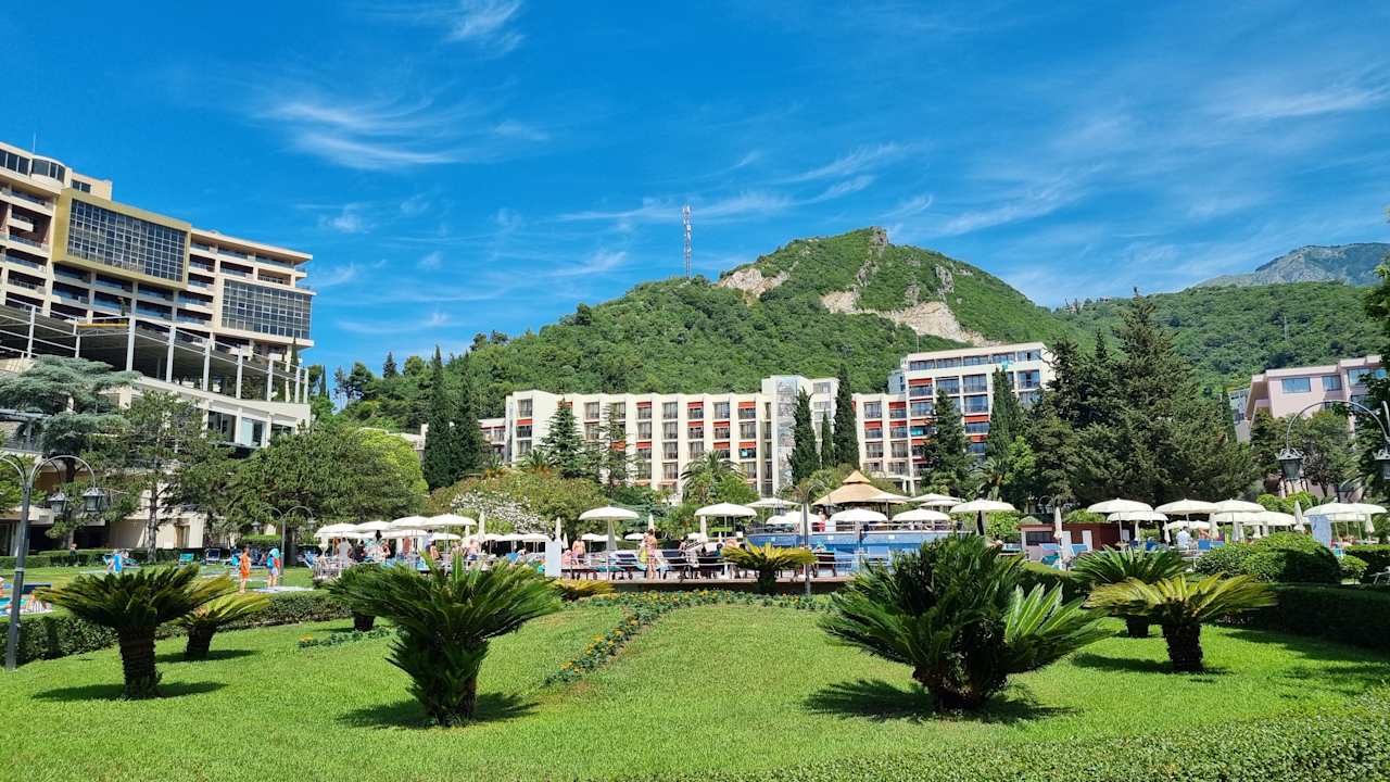 Gartenanlage Iberostar Waves Bellevue