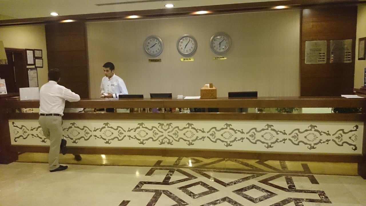 Eingang zur Lobby Iz Flower Side Beach Hotel
