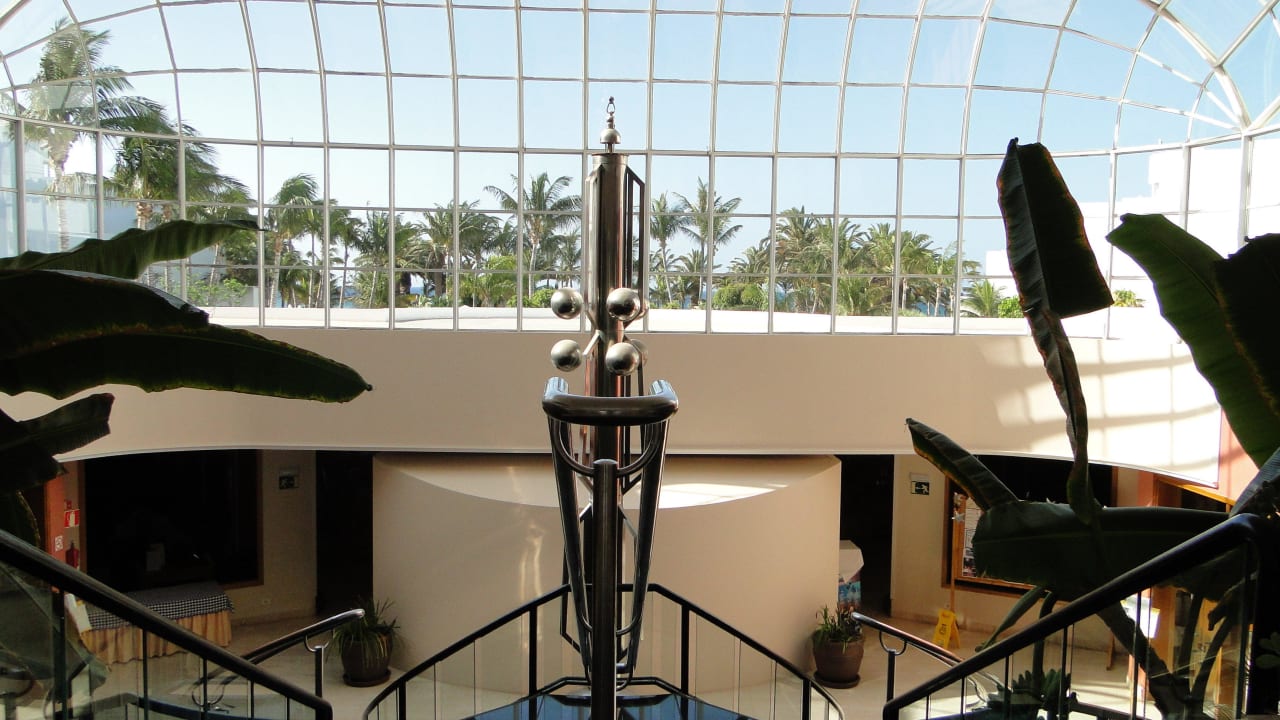 Treppe von der Lobby zum Restaurant und zur Bar Hipotels La Geria