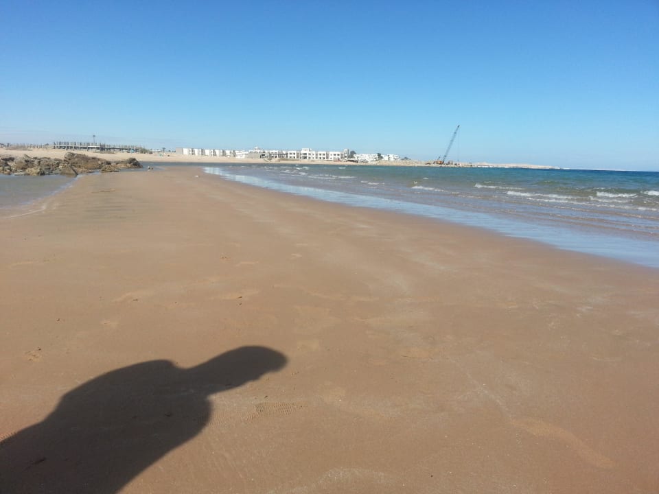Naturstrand links Pickalbatros Aqua Park Resort - Hurghada