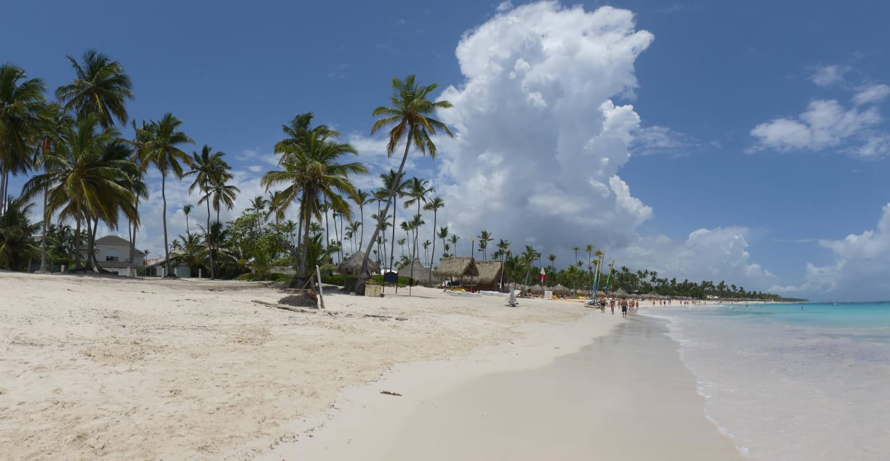 Strand vor Iberostar Hotels Iberostar Waves Punta Cana