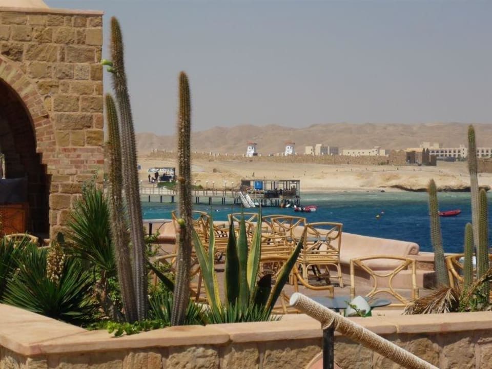 Blick in die Berge hinter dem Hotel Mövenpick Resort El Quseir