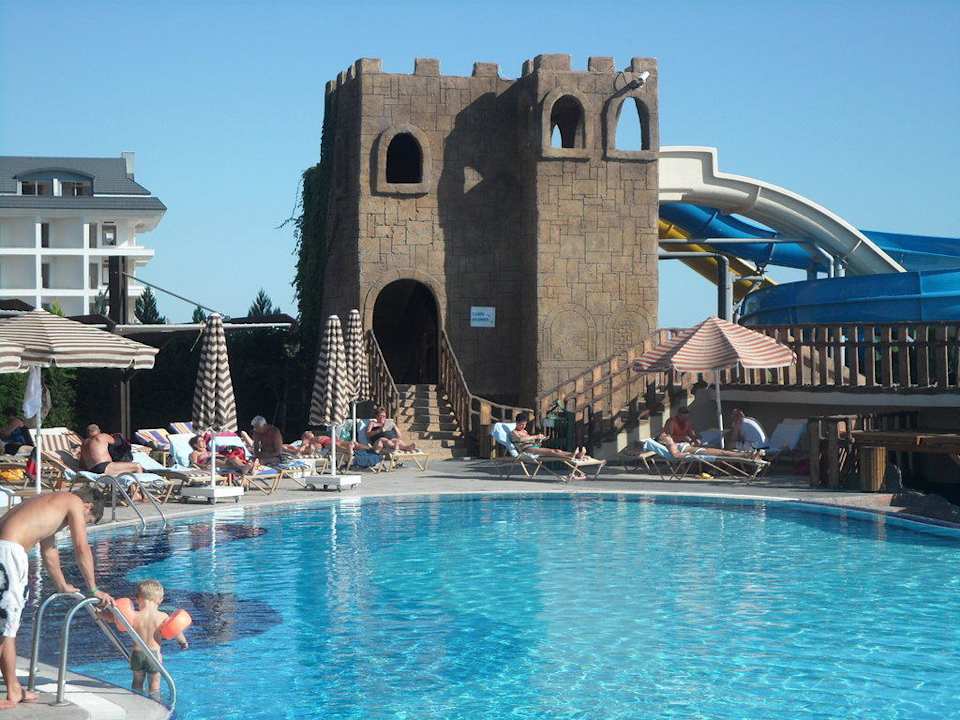Blick auf den Rutscheturm Adalya Resort & Spa - Adults Only