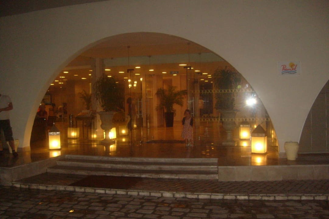 Haupteingang bei Nacht El Mehdi Beach Resort