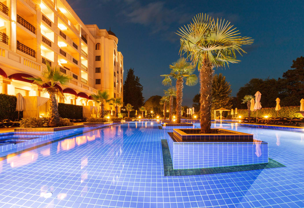 Pool Grand Hotel & SPA Primoretz